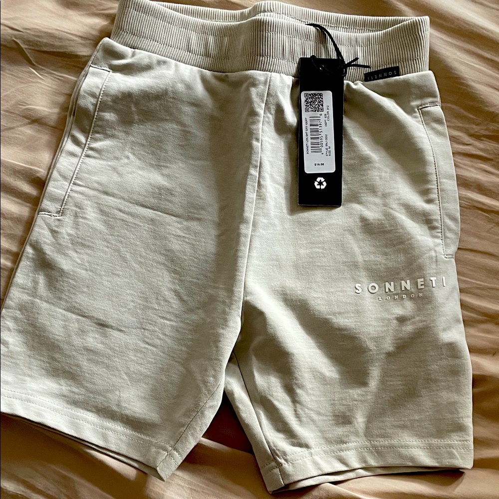 Boy’s Sonneti shorts. Size M. Khaki. NWT